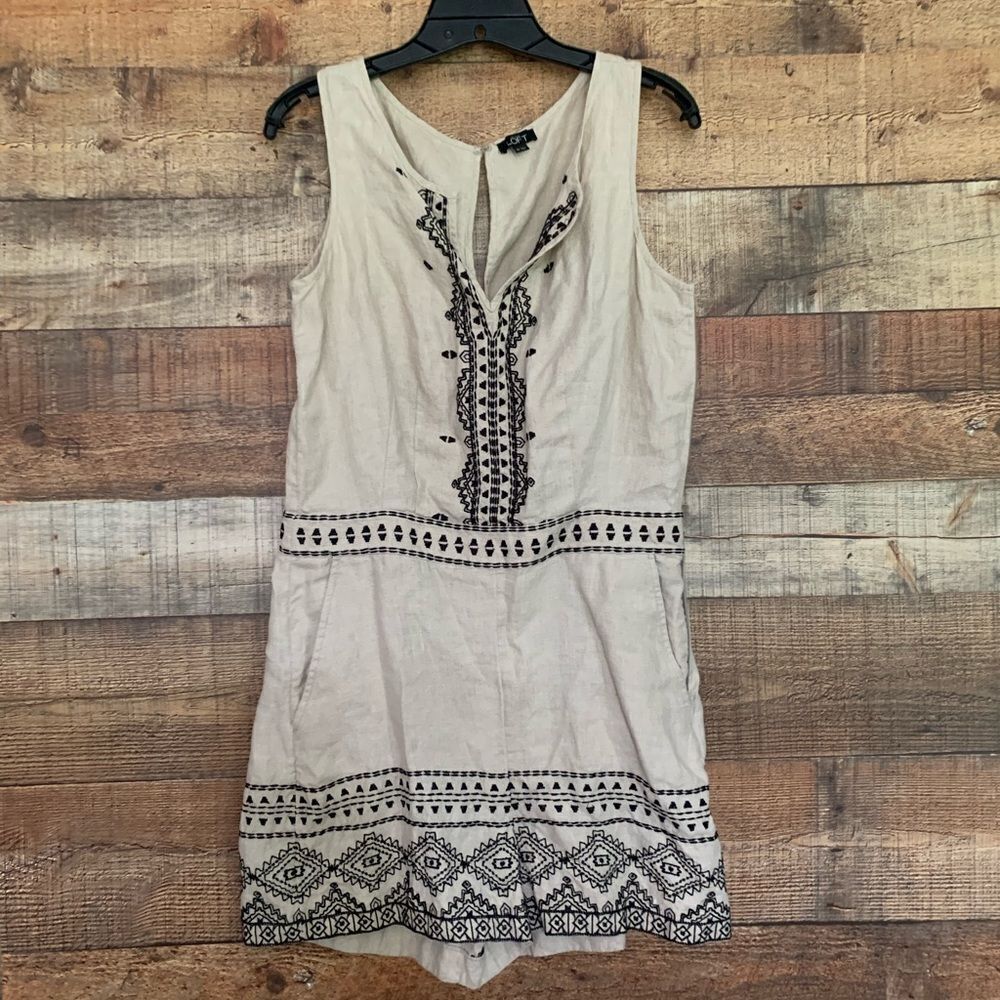 Loft‎ beige and black sleeveless shorts romper, size 10 - Picture 2 of 15